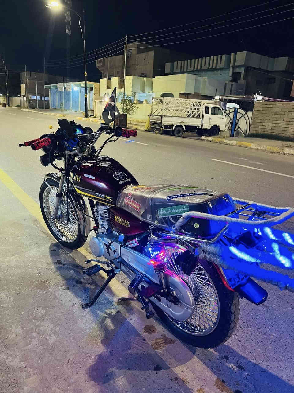 السلام عليكم دراجه موديل ٢٣ محدث ٢٤ مبدل لاستيك ولف فقط السعر ٥٠٠
مكاني بيجي 
الهاتف ***********
