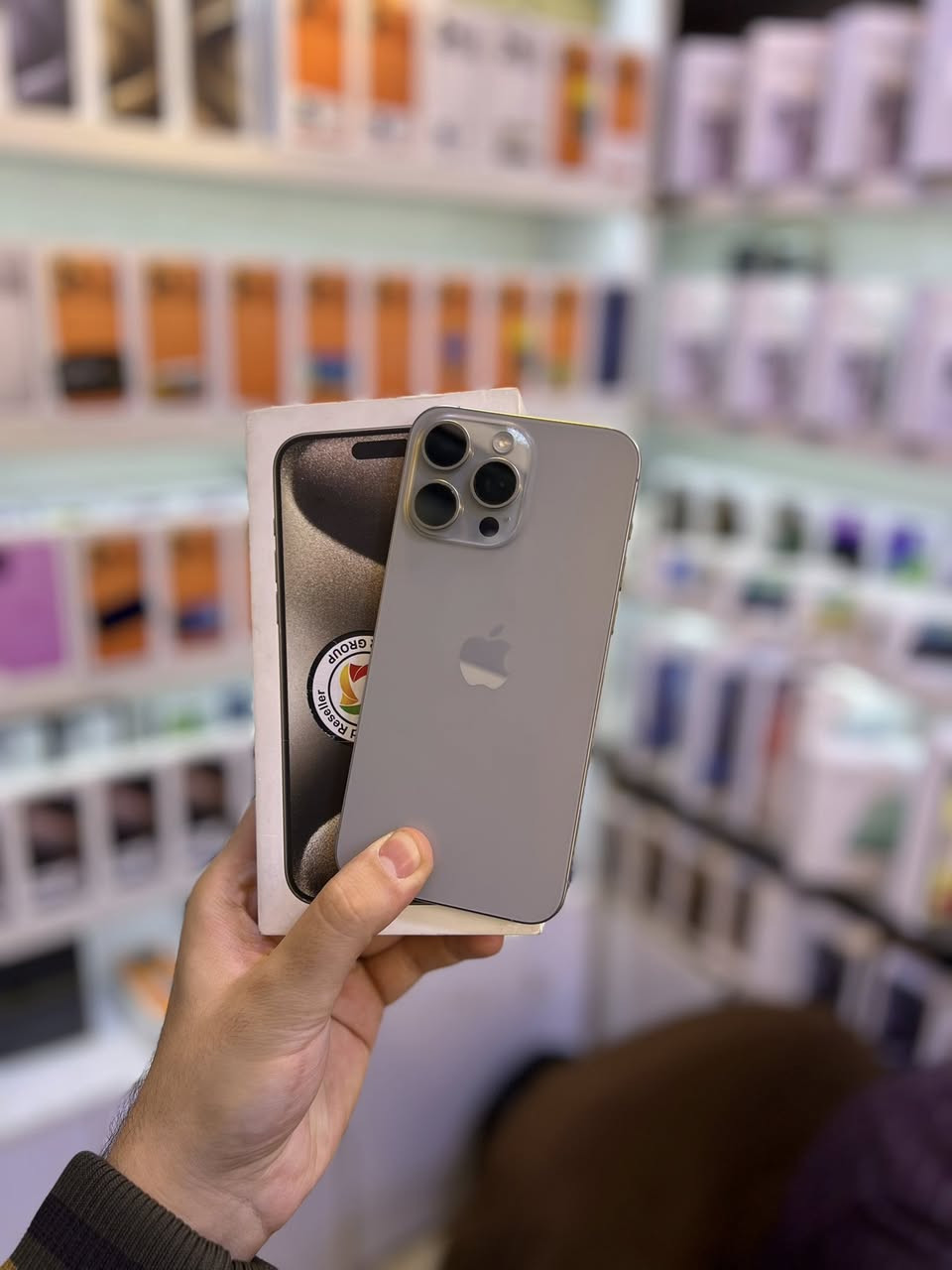 ايفون ١٥ بروماكس 📱ذاكره ٢٥٦ و بطارية ٩٦٪؜ الجهاز نظافته مية بالمية ✅✅
ملحقاته كاملة و بي ضمان خمس ايام✅
السعر مليون و ١٠٠ ألف🔥
العنوان بغداد / البياع / شارع عشرين 
للاستفسار على الرقم ***********
