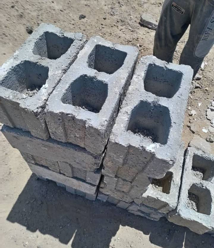 يوجد بلوك للبيع والتواصل بس على الرقم 1000 بلوكه 
***********
