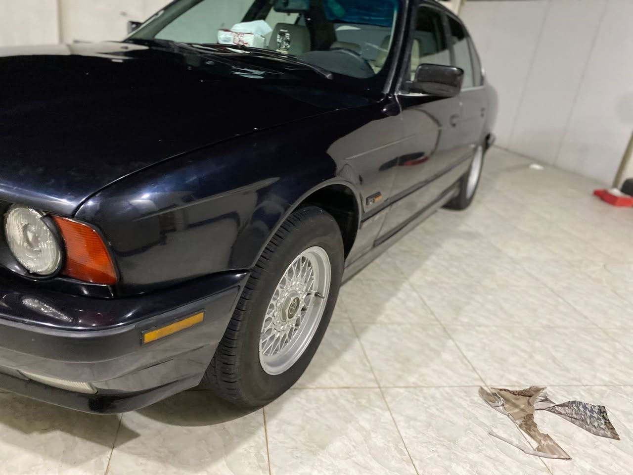 بيئم 525i 1991.
محرك مسكر فانوس كير ومكينه بشرط وحداديه بشرط تخم تاير السياره.
السيار فتحه.
السياره مصبوغه عام جماليه بدون حادث او خويس 
 وكير اوتو وشاشه وكشانه مدوشمه  جديد  ولايت منضومه زينون و ويل كب خليه تبريد شغال ثلج وشرط ترايك للبصره تحويل ثاني يوم رقم إنبار السياره
ومكان السياره الأنبار الرمادي
سعر السياره ب 48 وبيها مجال للشراي 
***********
