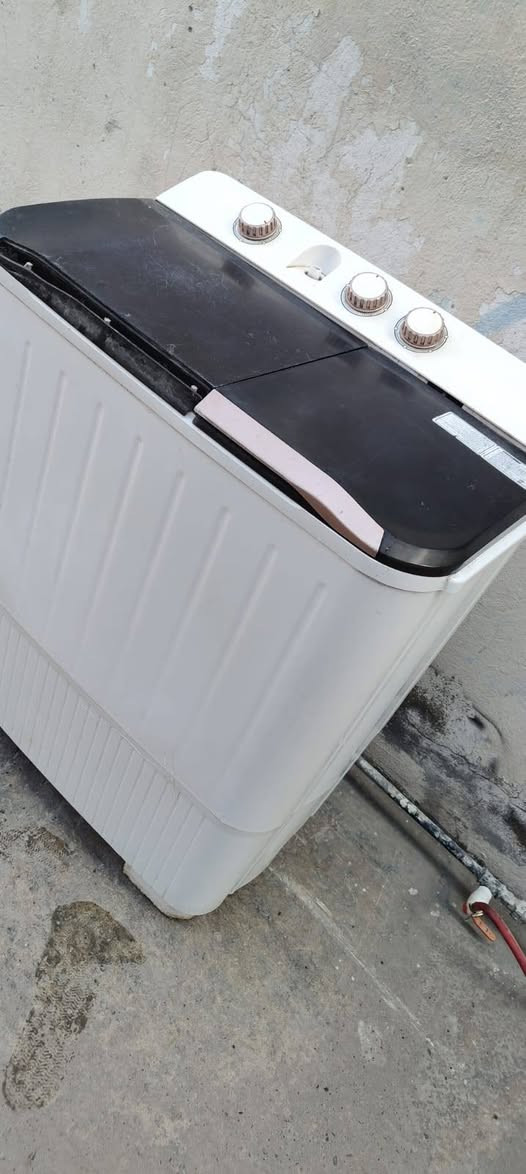 سلام عليكم غساله حجم 12كلو شغاله عل فحص كامله سعرها 65 مكاني الشعب رقم واتساب ***********
