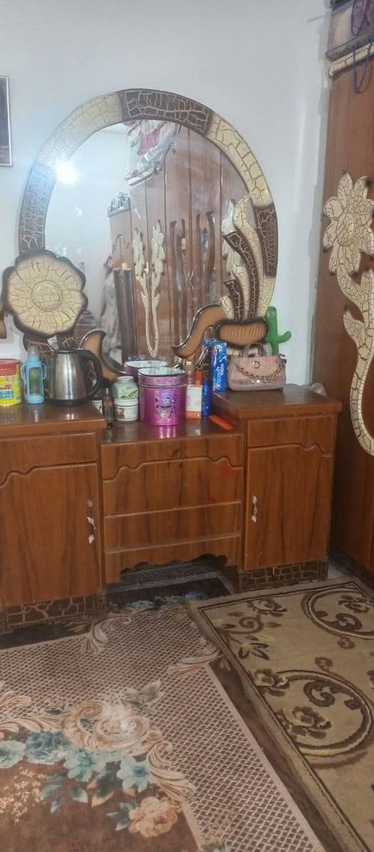 غرفة نظيفة للبيع
 السعر 850 وبيها مجال للشراي
***********
