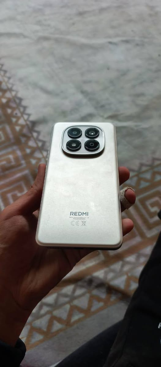 السلام عليكم
ريدمي نوت 15 برو 4 جي 

ذاكره 256 عشوائية 8 

جهاز جديد مستعمل شهر واحد 

كامل ملحقات ويأتي مع كفر حمايه 

كاميرا 200 ميجابيكسل يعني جدا ممتاز بالصور وبالتفاصيل الأخرى

سعر الجهاز370 وبي مجال للطيبين 

الرقم للتواصل ***********
