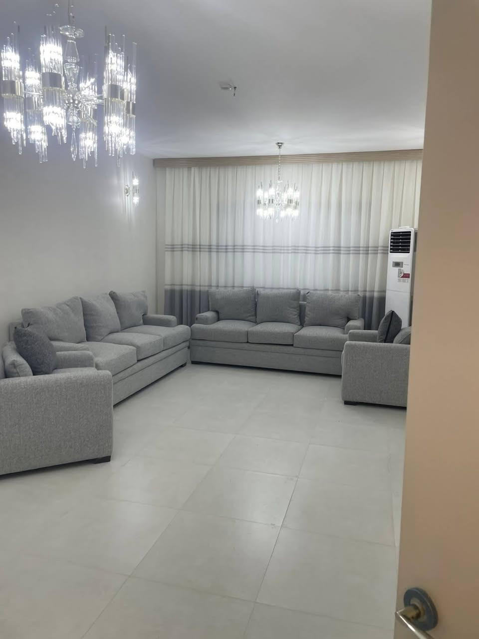 🏠 شقة راقية للإيجار - مجمع دار السلام السكني
​للراغبين بالسكن الهادئ والمريح، متوفرة حالياً شقة مؤثثة بالكامل وجاهزة للسكن الفوري بمجمع دار السلام.
​تفاصيل الشقة:
​الموقع: مجمع دار السلام
​الطابق: الرابع (إطلالة حلوة وهدوء).
​المساحة: 134 متر مربع.
​التقسيم: غرفتين نوم + صالة واسعة + مطبخ + ملحقات.
​المميزات:
​الأثاث: الشقة مؤثثة أثاث كامل وحديث (نظيف جداً) مع كافة الأجهزة الكهربائية.
​الخدمات: المجمع معروف بنظافته، الحماية الأمنية 24 ساعة، والكهرباء والخدمات مستمرة.
​المكان: الشقة مرتبة وتصميمها يخليك تستفاد من كل ركن بالمساحة.
​📍 للاستفسار ، يرجى الاتصال على الرقم:
[***********]
