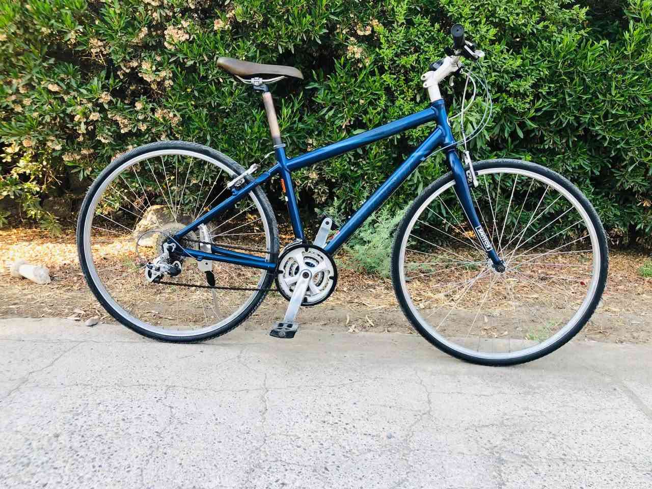 ⚜️دراجة  ماركة جينت أمريكي 🇺🇸🚲

⚜️رياضي حجم 28 فريم عالي 

⚜️معدن فافون خفيف بشكل 

⚜️دبل كير فقاس شيمانو ياباني 

⚜️كير امامي 3 نمر 

⚜️كير خلفي 7 نمر 

⚜️سستم كامل شيمانو مختم 

⚜️ويالة زوم طبقتين رفيعه 

⚜️تايرات زوج جديد مال شركة

⚜️سرج اصلي طبي مريح 

⚜️دراجة احلا من الصور شرط 

⚜️السعر (160) الف 💵

⚜️تواصل(***********)☎️

⚜️ العنوان/موصل_حي_فلسطين 📍
