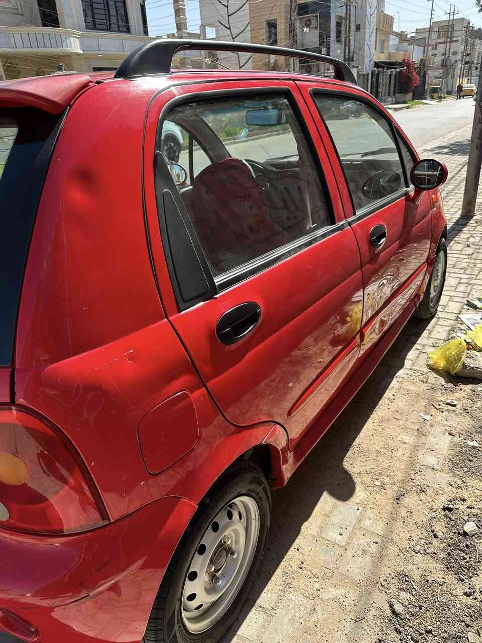 كيو كيو موديل 2012 رقم بغداد تحويل ثاني يوم ماشيه ٤٣ كير محرك بلادي بيه قطعتين مبدلات نفس الون والقديمات موجودات الي يريدهن سياره جاهزه متصرف عليه كلش نضيفه حته دهن مبدله مكان السياره حي الجهاد السعر ٣٦ بيه مجال قليل ***********  ملاحضه السياره متروكه ماستخدمه الي يجي ياخذه اشتريله باتري جديد  وبلعافيه
