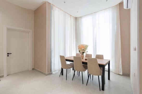 🌟 فرصة لا تعوض في مشروع بحيرة الأمنيات! 🌟
استثمر في أفخم مشروع سكني في كربلاء بمساحة 100 دونم، مع عدد وحدات سكنية محدود يبلغ 461 وحدة فقط!

🏡 مميزات المشروع:

- مساحات متنوعة: 200م²، 250م²، 300م² (فلل) و600م²، 700م² (قصور).

- موقع استراتيجي: كربلاء - شارع المجمع الحكومي.

- خدمات بلا منافس: 

  - ثاني أكبر بحيرة كريستالية في العراق.

  - أكثر من 55% مساحات خضراء ومناطق ترفيهية.

  - مول بارتفاع 6 طوابق.

  - مدرسة سيدرز البريطانية.

💰 العروض:

- خصم 5% عند التسديد.

- خصم 20% عند الدفع كاش.

أسعار تبدأ من 350 مليون على مساحة 200م².  

مدة تسديد 3 سنوات، مقسمة على 

15  دفعة كل 3 أشهر.

📞 للحجز والاستفسار
***********
