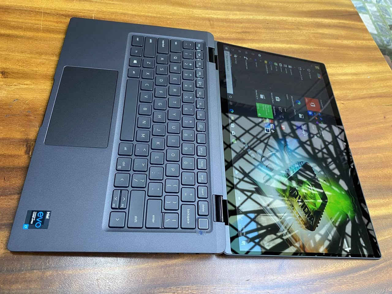 #لمس_قلاب_جيل_حديث_من_شركة_Dell

🔅 الموديل: Dell Latitude 7420 (2 in 1)
قلاب لمس

🔅 المعالج: Intel Core i7 — الجيل الحادي عشر

🔅 الذاكرة (RAM): 16 جيجابايت DDR4
🔅 التخزين: 256 جيجابايت SSD

🔅 كرت الشاشة: Intel Iris Xe Graphics —  8GB

🔅 الشاشة: 14 إنج بدقة FHD ‏(1920×1080) تعمل باللمس
🔅 لوحة المفاتيح: مضيئة — عربي / إنكليزي
🔅 الشاحن: شاحن أصلي Dell ‏65W — Type-C

💰 السعر: 550,000 دينار عراقي

🔹 الحالة: وارد أوروبي غير مستعمل بالعراق (كالجديد) — نظافة 95% فما فوق
🔹 البطارية: بحالة جيدة (ضمان ساعة فما فوق)

✅️ فحص أمام المندوب للتأكد من سلامة القطعة وتدقيق المواصفات

✅️ ضمان أسبوعين استخدام حقيقي بعد الاستلام 🔥


**إذا كنت صاحب هذا الإعلان وتريد حذفه لأي سبب، رجاءا أرسل رسالة إلى الدعم الفني**