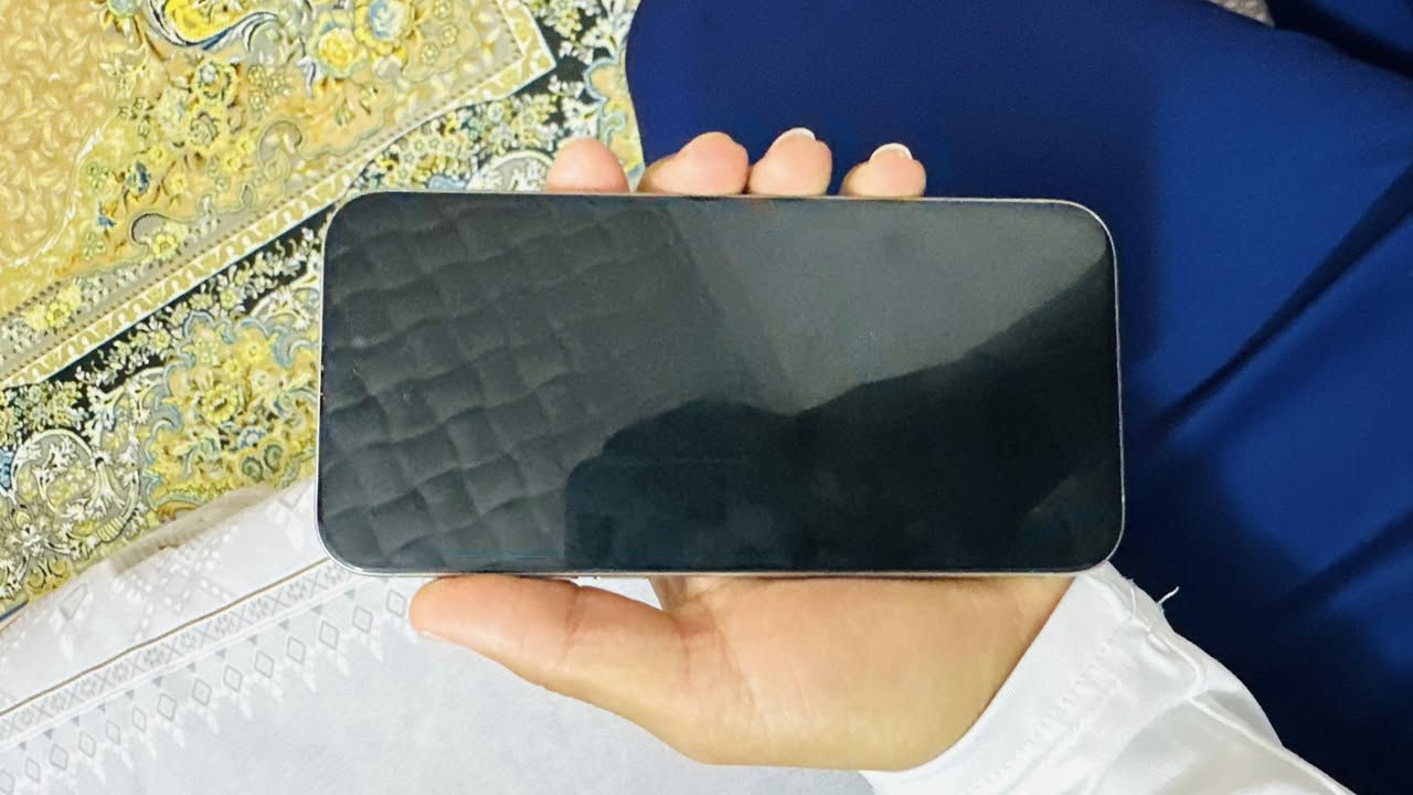 السلام عليكم
ايفون ١٥ برو ماكس 
ذاكره ٢٥٦
بطاريه 
٨٧
ماسنر 
بس الظهر مكسور 
السعر 900 الف وه بيه مجال 
***********
