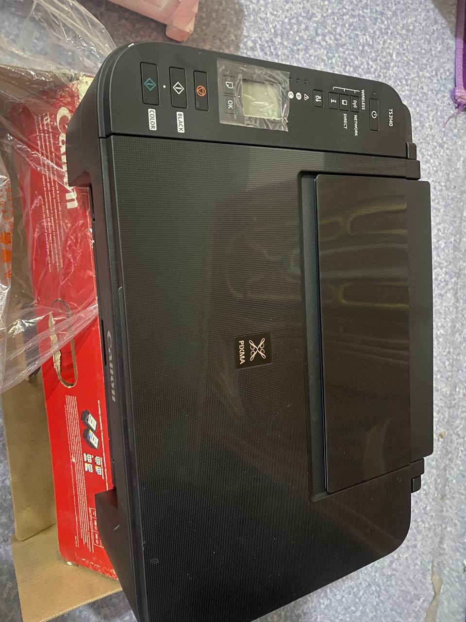 السلام عليكم 

طابعة ( كانون) جديده ممستخدمة ابدا 
نظافة ١٠٠٪؜
بيها نقص فقط  ( كاترج).. 

السعر خاص واتساب.   ***********
