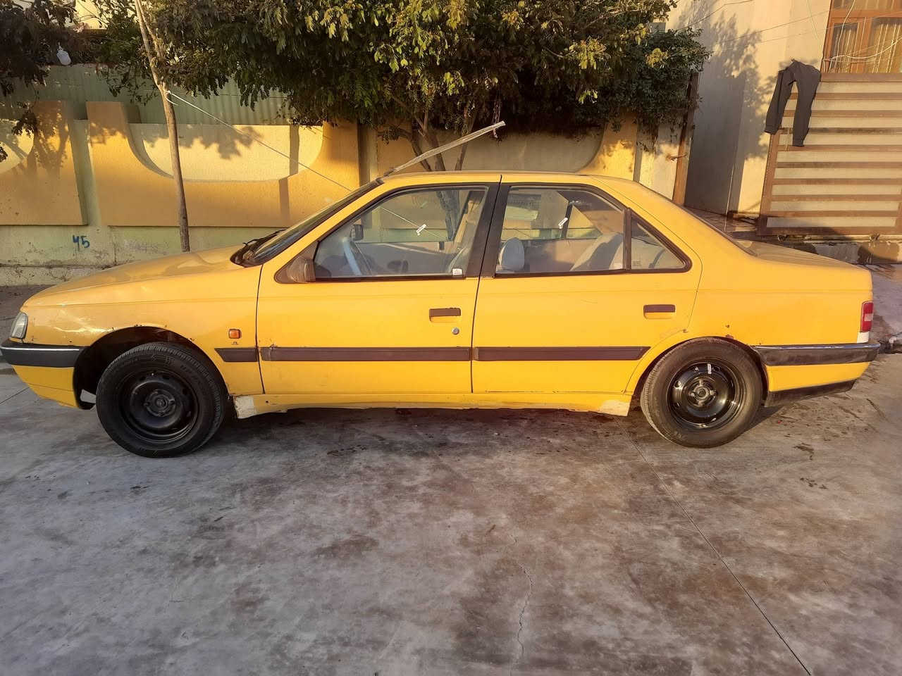 السلام عليكم glx موديل 10 سيارة عظمتهه نظيفه كير جديد ومبدل طابوكه جديدة يعني مكينه انساهه  مبدل بنيد وجاملغ بدون دواخل محدث بجم لميس مشط وبور جديد شرط بور مي دوشمه تخم تاير السيارة بيهه نقوصات بسيطه حداديه 50% هزه جديده جامه جديده رقم جديد هيئه مصفرة بأسم صديقي تحويل مباشر 
السعر 28 وبيهه مجال مكاني كركوك 
***********
