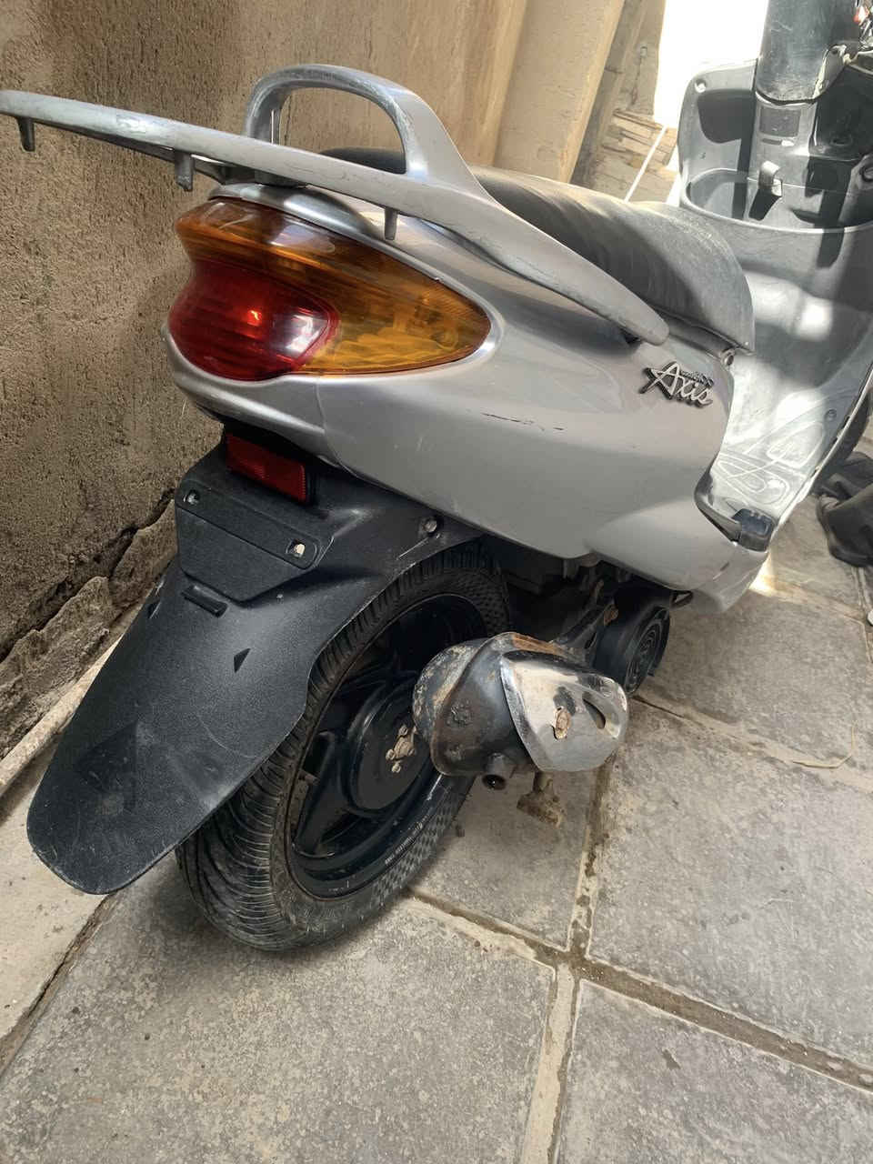 ‏دراجة للبيع جاهزة سعرها 400 وبها مجال للشرا
***********
