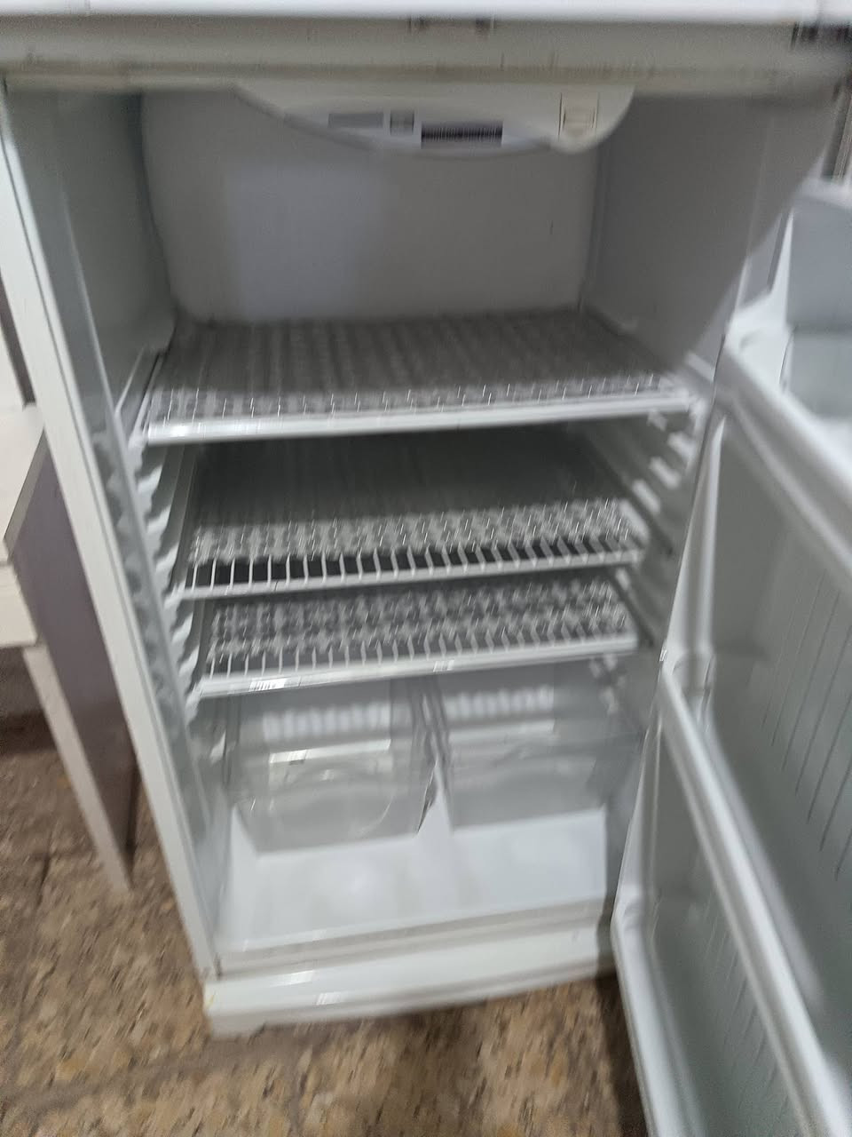 سلامو عليكم ثلاجه للبيع مبدل بيه فريز
فقط نظافه 95 من 100 ميز مرايه السعر35
مكان بياع
*********** وتساب
