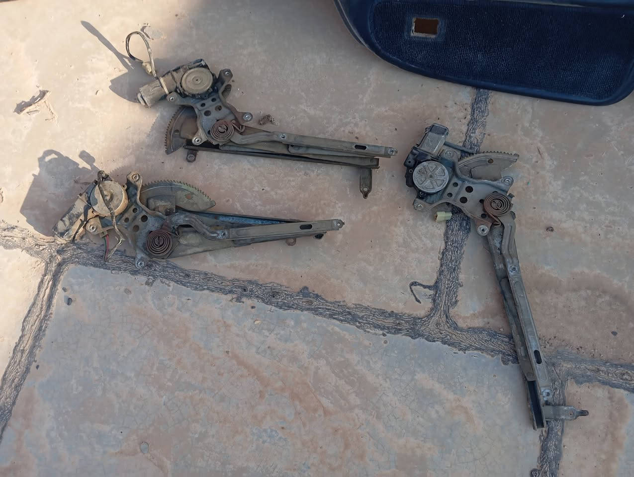 سلام عليكم للبيع بطاين سيدان وموطور جام سعر خاص العنوان ديالى المقدادية رقم الهاتف ***********
