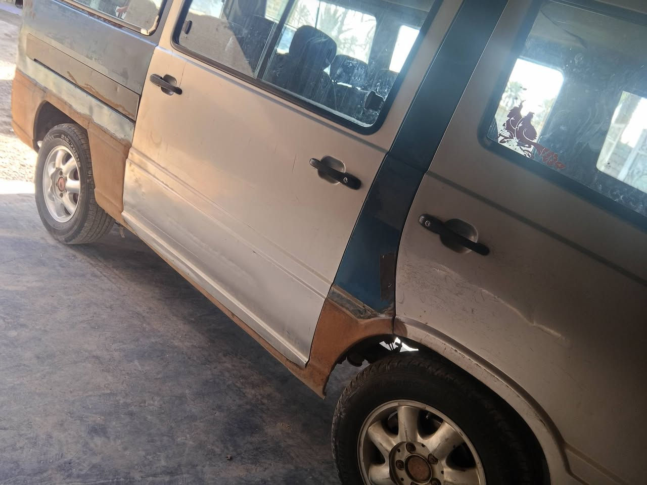 السلام عليكم سياره جاهزه من كل شيء موديل 96 مصفره من كل شيء باسمي 35 وبيها مجال ام العلويه شريفه بنت الحسن للاستفسار 
***********
***********
