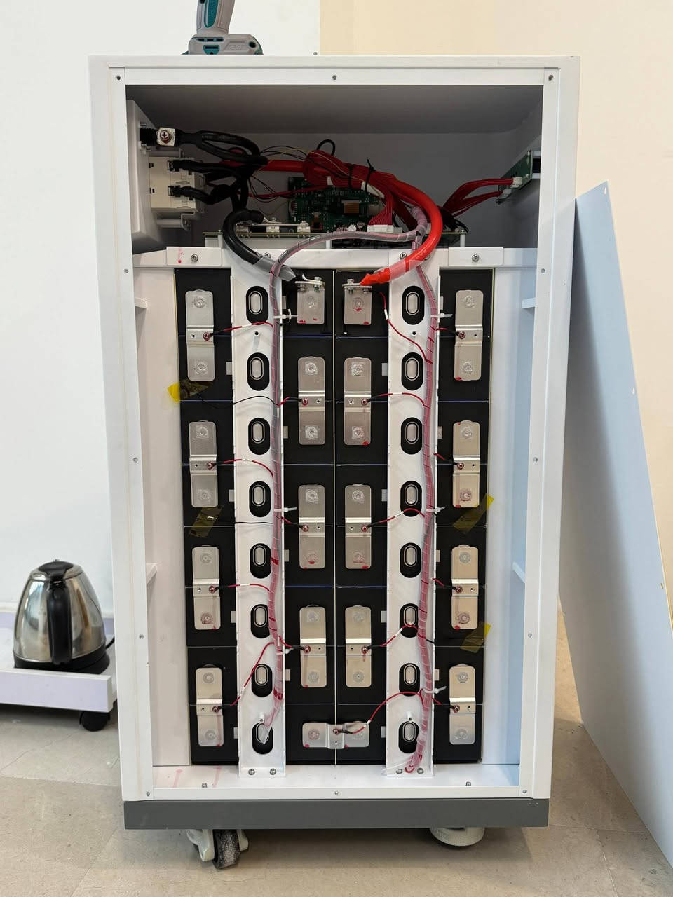 يعطيك 15 امبير ليل ونهار لمدة 4 ساعات أو يعطيك 10 امبير لمدة 7 ساعات ......
اذا شفت نفس الحجم ونفس السعر انطيك المنظومة بلاش
 تحطيم الاسعار بسعر منافس مليون و 750 الف للبطارية و450 الف للانفرتر اذا كنت من معجبي الصفحة وقمت بالفعل بنشر المنشور في عشرة كروبات نقدم لك بطاريات نوع خلايا كونيكس وريبت مع انفرتر 6.2kw بسعر مليونين وربع فقط خمس سنوات ضمان حقيقي تحت صيانة خبراء صينين داخل العراق مع تقديم كافة الاستشارات  والخدمات بعد البيع للاستفسار الاتصال ب ***********
