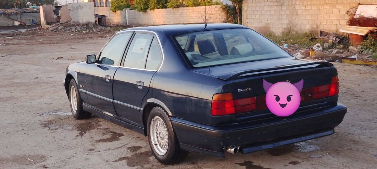 السلام عليكم BMW البيع مديل 92 مكينه مفتوح سياره مصبوغه عام فتحه سعر 55 بيه مجال مكينه مكفوله كير مكفول مكان ديالئ رقم *********** متوفر واتساب
