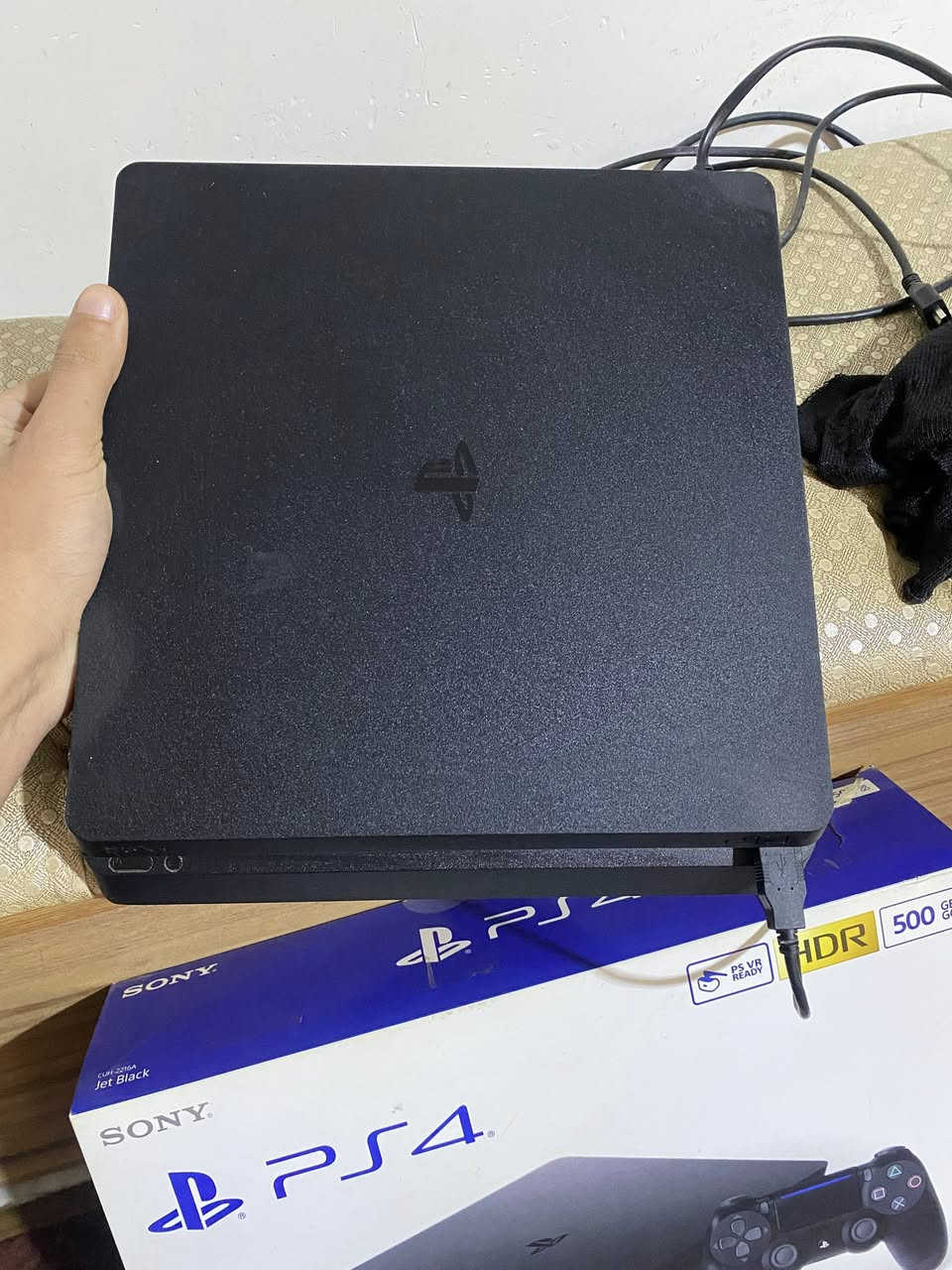 بلي فور سلم 500 كيكا مستعمل شهرين نظيف حيل مع 2 اقراص وجويستك اضافية وكارتونه وملحقات السعرة 225
الجهاز ممهكر .


**إذا كنت صاحب هذا الإعلان وتريد حذفه لأي سبب، رجاءا أرسل رسالة إلى الدعم الفني**