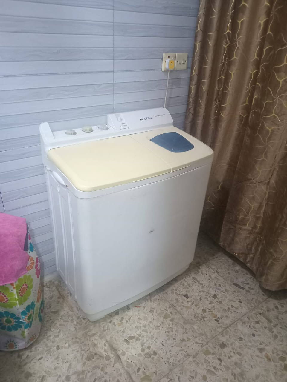 السلام عليكم اغراض بيت للبيع نظافه فول مابيهن اي أضرار ***********
