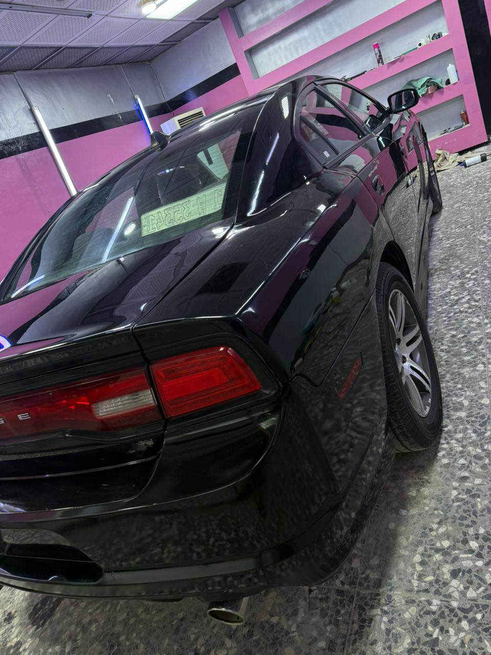 السلام عليكم 
جارجر 2013 
كير تعليك محرك 3600
مكينه جديده 
حادثها جاملغ خلفي والثاني مصبوغ 
رقم بغداد تحويل ثاني يوم
السعر 116 وبيها مجال قليل 
باقي التفاصيل اتصل وتدلل *********** البصرة, العراق
