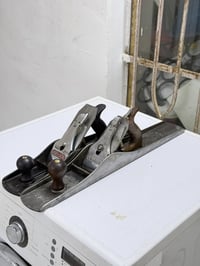 متاح بلونيا انكليزي او امريكي مال مؤسهه الشراي يخابر رقم 6 انكليزي ورق...