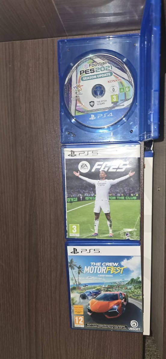 السلام عليكم ps 5 للبيع مع كامل الملحقات كارتونه وكيبلات يده اضافيه اصليه والله شاعد ما مستخدم هواي الالعاب الي ويا اله الحرب وجي تي اي 5 وبيس21 وفيفا 25 وسبايدر مان من مارفل وذا كرو لعبه مال سيارات .....
...السعر 925 الف وبي مجال 
عنوان بغداد مدية الصدر
للتواصل *********** بي واتساب
