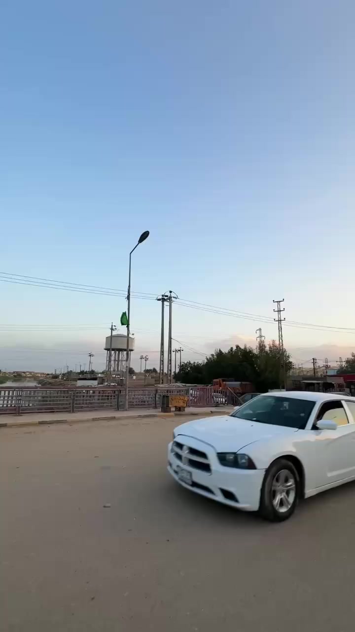 بيت للبيع المساحه220م باسمي من صبح اداورلك علئ شارع رئسي حاوي نهضه قرب طاقة كهرباء الشراي يتصل ***********
