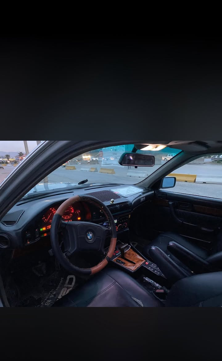 ئەم سەیارەیە بۆ فرۆشتن ١٩٩٤ / ٥٢٥ تۆماتیک  فول فولە ئەڕمی سلیمانی هەموو گیانی بە شەرت 42 گەلاو مەعامەلال .لە
سلیمانیم .***********…..***********
