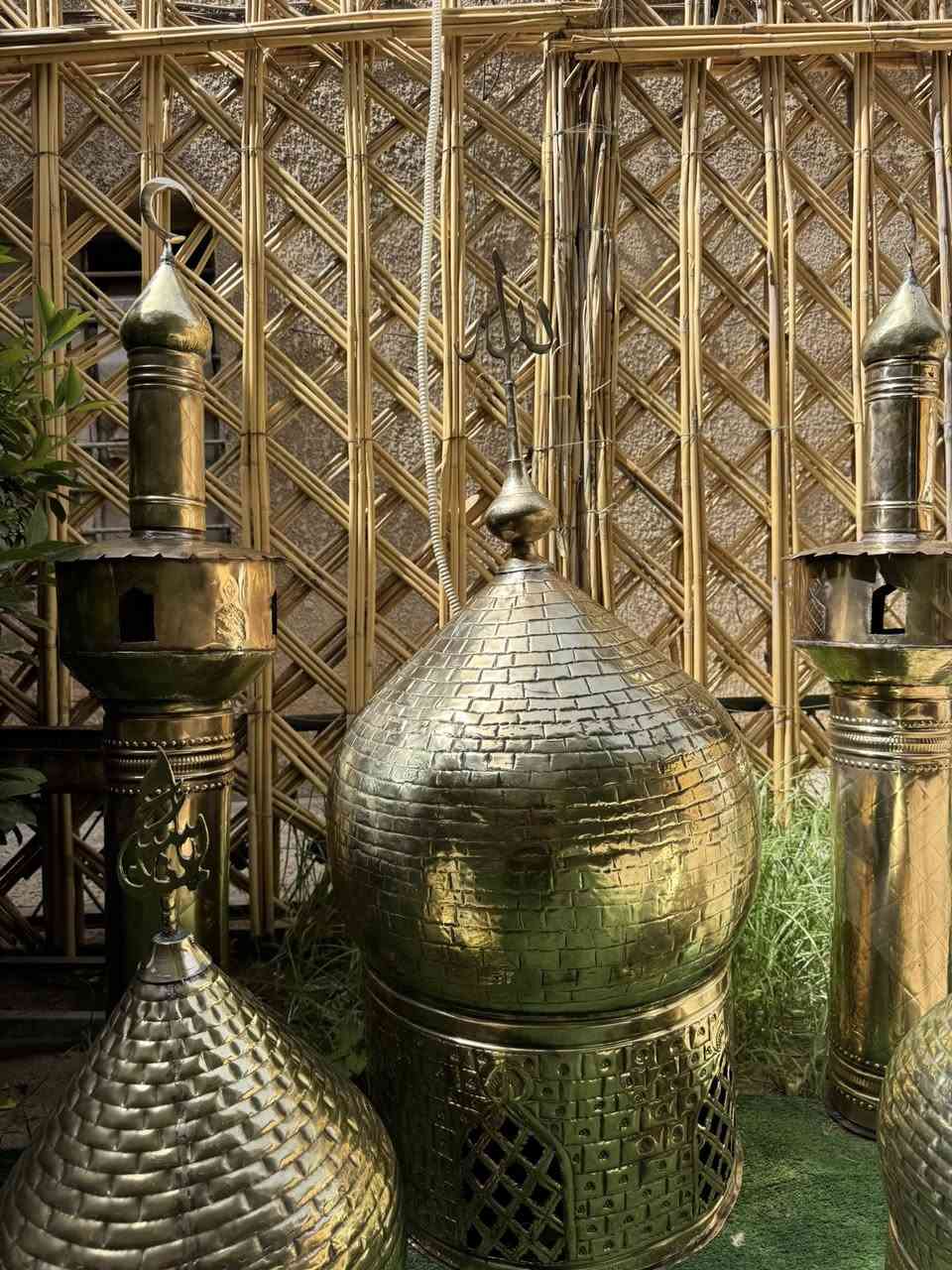 قببب كبيره ومناير نحاس شغل قديم ***********
