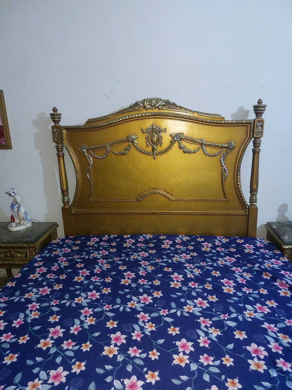 غرفة اخشاب زان مصري انتيكة مع حجر مرمر ٦باب..
اخت الجديدة....بمليون وربع ..وبيهة شي بسيط...
الشعب ***********
