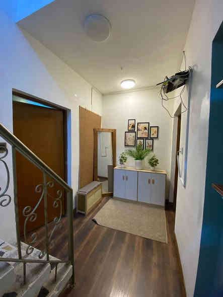 مشتمل للبيع الشعب قرب شارع عدن ٥٠ متر واجهه ٥ نزال ١٠ 

بناء قديم بس كله محدث جديد  بي استقبال وخدمات وغرفتين 

نوم السعر ١٢٠ مليون  

معروض بمكتب الكناني ***********
