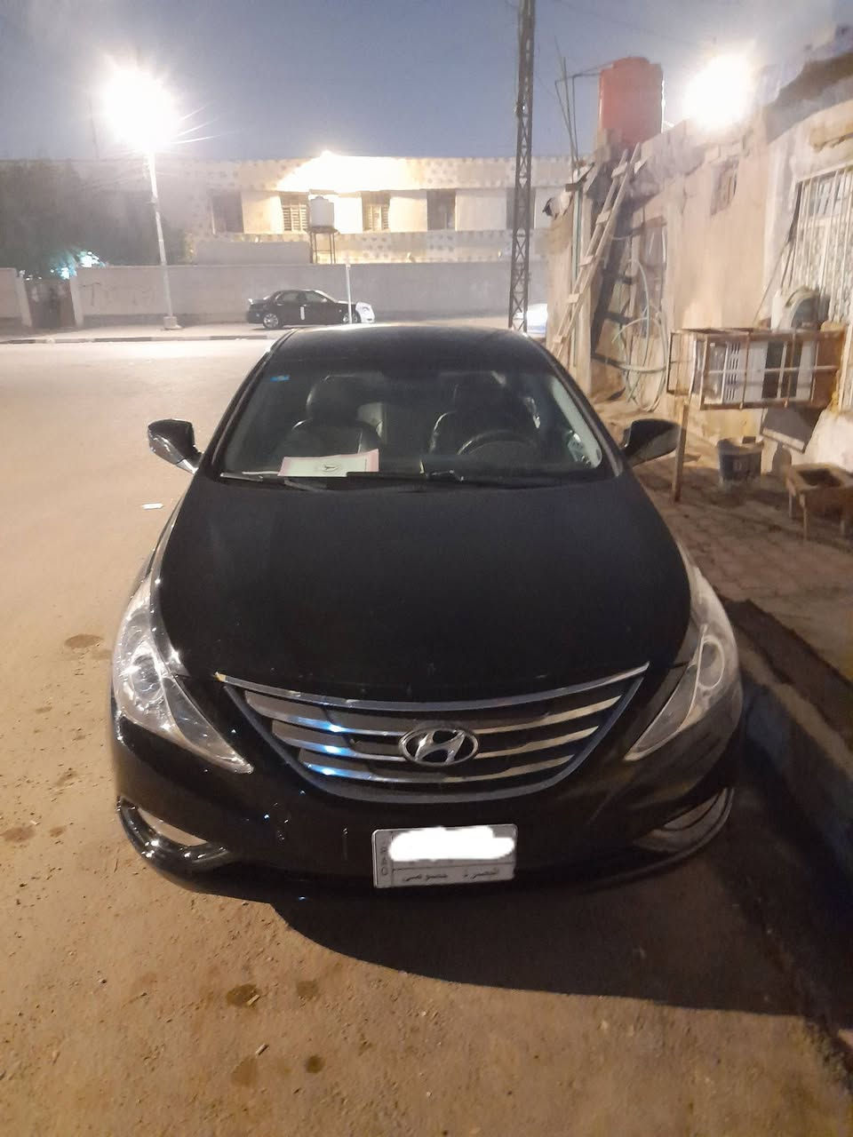 السلام عليكم 
سوناتا 2012 وارد كوري للبيع رقم بصره مكينه 2000 دوش مكينه وكير وحداديه وتبريد مكفولات البدي بي اكثر من قطعه صبغ بس بدون ضربه والوارد الكوري ماينكفل من الصبغ سياره سياره جديده وكامله من كلشي السعر 100ورقه وبيها مجال للشراي للتواصل ***********
