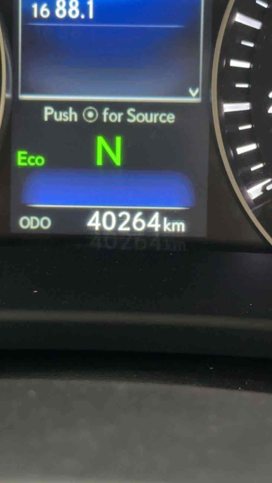 لكزز RX450 هايبرد
موديل 2021 كلين تايتل بدون دعم وصبخ وشخط 
عدد الكليومترات 40 الف كيلومتر السيارة جديدة جدا 
السيارة اعلى فئة من نوعها يعني فول فول 
المواصفات 
*محرك 6V سلندر بنزين و هايبرد 450 
*مقاعد جلد بيجي تبريد تدفئة خزن 
*ستيرن كهربائي وتدفئة وفول تحكم 
*رادار امامي خلفي وجوانب وسياقة شبه ذاتيه واوتو بريك قبل الاصطدام امامي وخلفي واوتو هولد عند التوقف
*اربعة كاميرات محيطية امامي وخلف وجوانب وشاشة معلومات كبيرة 
*داتا شو  
*صندوق كهرباء
*تشغيل عن بعد
*بردات خلفية
*انارة محيطية مخفية 
*شحن وايرلس
*ثلاث وضعيات قيادة اقتصادي ونورمل وسبورت 
*لايتات led ثلاث عدسات وفول اوتو يعني تتقسم من كيفه حسب الطريق مع زراكات تغسيل 
*بانوراما وليست سلايد 
*تبريد منقسم خلفي امامي 
*فول حساسات خلفي امامي مع مستشعرات مطر للجامة الامامي والنوافذ 

رقم سنوية هزة كله جديد

السعر 41000$ ومجال التوصيل
0770 842 1214 دهوك
