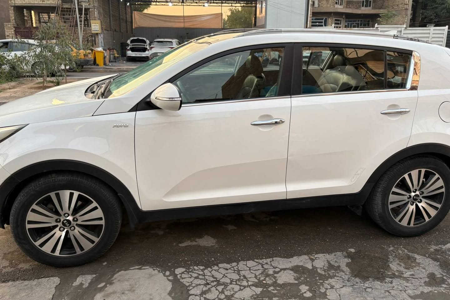 السلام عليكم للبيع سبورتج خليجي رقم بغداد فول موصفات بنراما بصمه كشن كهربائي محرك ٢٤٠٠  سياره جاهزه بدون اي نقص كير ومحرك جيد جدا السعر ١٦٠ اي إستفسار اتصال على ***********راعيها اني مكلف بل نشر
