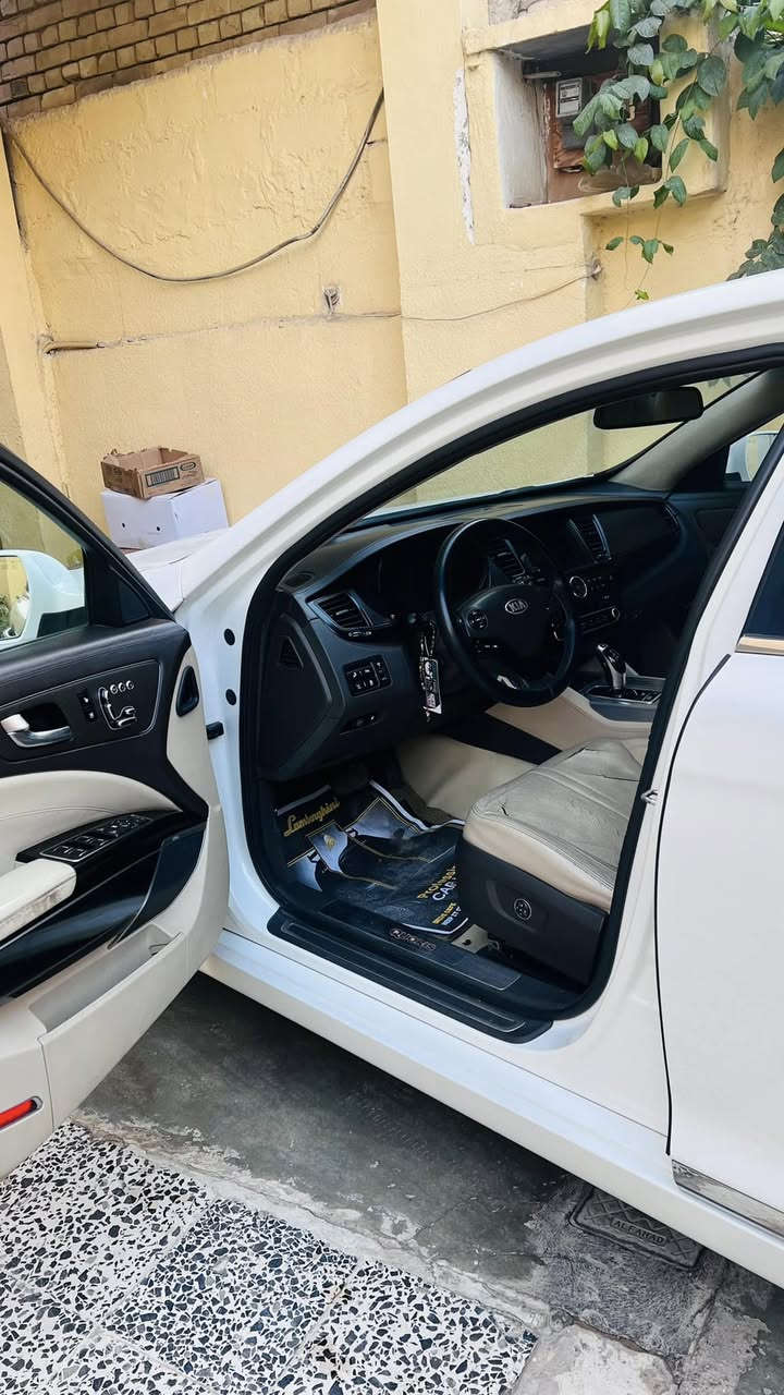 كيا كوريس 2014 خليجي فئه اولى  
محرك 3800 V6
گير 8 نمر كوبرا
اللون ابيض صدفي
كل الابواب شفط 
الجنطه شفط
بصمه اربع ابواب
ستيرن كهرباء متحرك
ذاكره خزن كشن السائق والستيرن
دبل جام لعزل الصوت والحراره
رادار كل الجهات مع تحذير المنطقه العمياء 
لايتات لد ١٦ عدسه زنون ومتحرك 
زراك لايت
اكياس هواء كهرباء للراحه في كشن السائق والكشنات الخلفيه
بروجكترات لد 
كشنات جلد (النابا) افخم انواع الجلود لون بيجي
جكات تصعد وتنزل السياره
مري شفط وقلاب عالبگ لرؤيه اوضح
مرايات تعتيم للاضاءة العاليه وهيتر 
قماره شامواه فاخر 
كامرات عدد ٤ رؤيه محيطيه 360 درجه والخلفيه دواره مع الستيرن
حساسات امامي خلفي
حساس مانع تصادم
حساس يقفل الكير اذا الابواب مومغلقه
فتحه سقف
كشنات جلد تدفئه وتبريد امامي خلفي
كشنات كهرباء امامي خلفي
شاشات عدد 3
تحكم ماوس امامي خلفي
الكشنات الخلفيه VIP 
تبريد 3 قطع
حساس مناخ اوتو يتحكم بفتح وغلق الهواء الخارجي حسب نقاوه الجو 
بردات عدد 5 بلاد
ايرباكات عدد 9
سماعات شركه لكسكون 14 سماعه
 دمام عدد ٢ امامي خلفي
تحديد مسار
شاشه عرض معلومات عالجامه الاماميه 
العينه شاشه وامكانيه تغيير شكل العدادات حسب الرغبه
هاند بريك بصمه كهرباء
نضام اوتو هولد
انضمه قياده عدد 4 عادي وايكو وسبورت وثلج
نضام مانع انزلاق ABS
نضام تراكشن كونترول 
نضام حزام امان كهربائي
مثبت سرعه ورادار تفاعلى
وبعد هواي مواصفات مامذكوره 
 

ملاحظه: السياره حادثها بجم ضربتها خفيفه ع اثرها تبدل بنيد وبارد اربع اصابع بالجاملغين الاماميه وتكحيل خفيف باالهلال الجاملع الخلفي عكس السايق بدون دواخل يعني لا ايرباك طاك ولا شي سونار موجود او تحب تسوي سونار ثاني باليعجبك  
رقم اربيل دولي هزه وسنويه جديد بسمي شخصياً 
السعر/ 170 وبيها مجال بسيط
مكان السياره الانبار / الرمادي

***********
