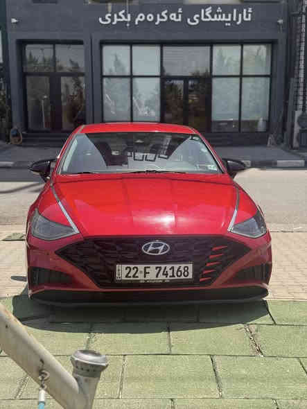 السلام عليكم 
سوناتا موديل2020 وارد أمريكي 
فول مواصفات ...  ماعدا الفتحه  
مكينه 2500
مواصفات: 
بصمه تشغيل وابواب وصندوق 
اشاير بالمري 
فول تحكم استرين 
مانع تزحلق
مثبت سرعه

حادثها  جاملغ وباب صفحه الصدر ومطخوخه بنفس المكان واضحه بالصوره
رقم صاحب السيارة
***********
السعر :: 165 وبي مجال بسيط
