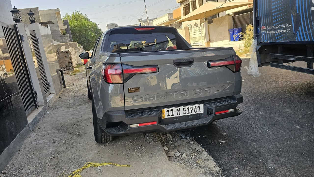 هونداي سانتا كروز 2023 (Hyundai Santa Cruz) للبيع  هونداي سانتا كروز موديل 2023 بحالة ممتازة ومواصفات تكنولوجية متكاملة.
📋 تفاصيل ومواصفات السيارة:
 الموديل: 2023
 المسافة المقطوعة (الممشى): 84الف كيلو فقط 
 المحرك: 2500 CC (تنفس طبيعي) - اقتصادي وقوي
( لتوفير أقصى درجات الثبات
 اللوحات الرقمية: رقم بغداد مميز (  السنوية والتحويل مضمون وسهل)
✨ المواصفات والكماليات (فول مواصفات):
 🔑 تشغيل ذكي: تشغيل عن بعد + بصمة أبواب وبصمة تشغيل
 🖥️ شاشات متطورة: شاشة ديجيتال تفاعلية للعدادات والترفيه
 💺 راحة ورفاهية: كراسي كهربائية بالكامل مع نظام تدفئة مدمج
 🛡️ أنظمة الأمان والسلامة:
 رادار النقطة العمياء (Blind Spot Radar) لتفادي الحوادث
 نظام مانع الانزلاق وتثبيت المكابح التلقائي (Auto Hold)
 💡 الإضاءة والمظهر: لايتات عدسة حديثة بقوة إضاءة عالية + إشارات بالمرايا الجانبية
 🌟 ومواصفات مميزة أخرى تكتشفها بنفسك عند المعاينة!
💰 السعر المطلوب:
 السعر: 190 ورقة (19,000$) (وبي مجال طيب للمشتري الجاد)
 الخيارات المتاحة: بيع نقد أو مراوس حسب الرغبة.
📍 مكان التواجد والمعاينة:
 العنوان: بغداد اليرموك
📞 للاستفسار والتواصل مباشرة مع المالك:
 📱 رقم الهاتف: ***********
***********
(يرجى التواصل للجادين فقط بالاتصال أو عبر الواتساب)
📸 ألبوم صور السيارة (الحالة الحالية وصور الحادث):

