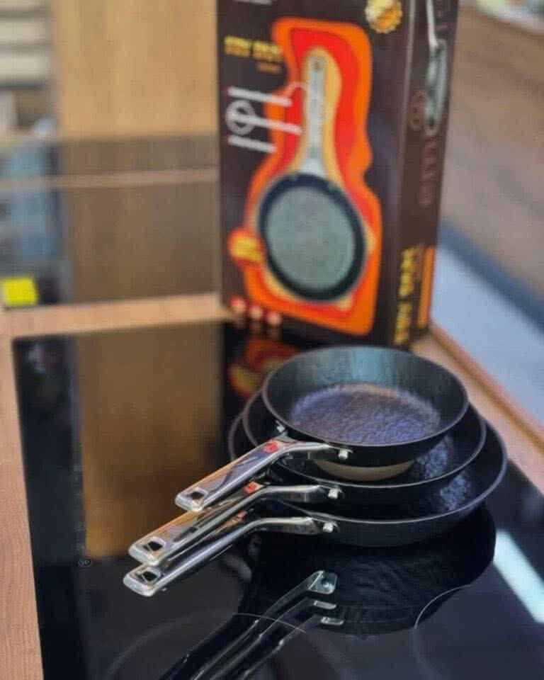 بعد طول الانتظار رجع توفر 

سيت طاوات امبليوم 3 قطع

✨ 3 طبقات مغلفة بالسليكون الاسود الغير قابل للالتصاق 
✨ سمك الطاوة 3.5mm
✨ مقاومة للخدوش حتى 16 الف خدش عند التعامل بالملاعق السليكون
✨قبضات ستانلس ستيل كبس 
✨قاعده تعمل على مختلف انواع الطباخات
✨قياسات cm 28-24-20
✨ كف حراري عدد 2 هدية

✨ضمان سنة من تاريخ الشراء
السعر ب 60 الف وتوصيل مجاني 🚕 بغداد, العراق


**إذا كنت صاحب هذا الإعلان وتريد حذفه لأي سبب، رجاءا أرسل رسالة إلى الدعم الفني**