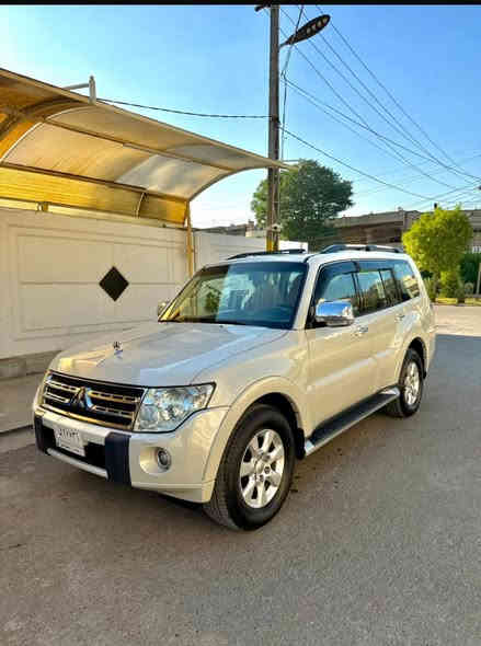 السلام وعليكم باجيرو 2010  مواصفات الحبتور  1/1 معروفه السياره نضيفه حيل كفاله ماشيه 179000 حقيقي محرك 3.5 مكاني بغداد البلديات للاستفسار  على الرقم مامتواجد خاص ***********
