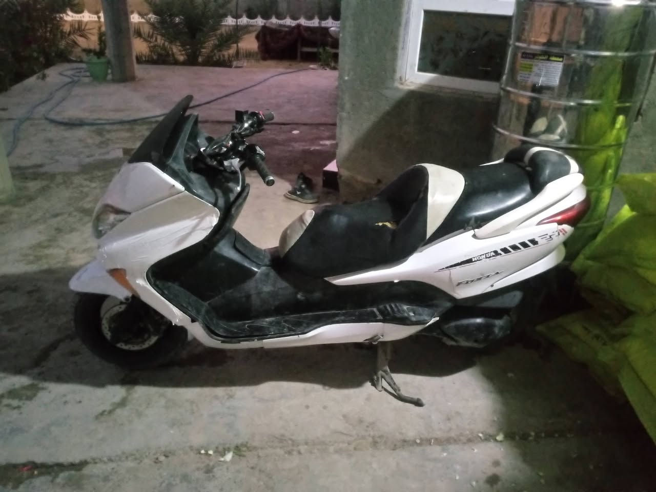 فورزه 0 8للبيع دراجه حلوه ونضيفه ما مفتوحه محركهه بس جويتر بي خربطه شوي سعر 500وبيهه مجال *********** اتصل وبيك خير ودلل ابيع أو مراوس شعندك دراجه مراوس نزل
