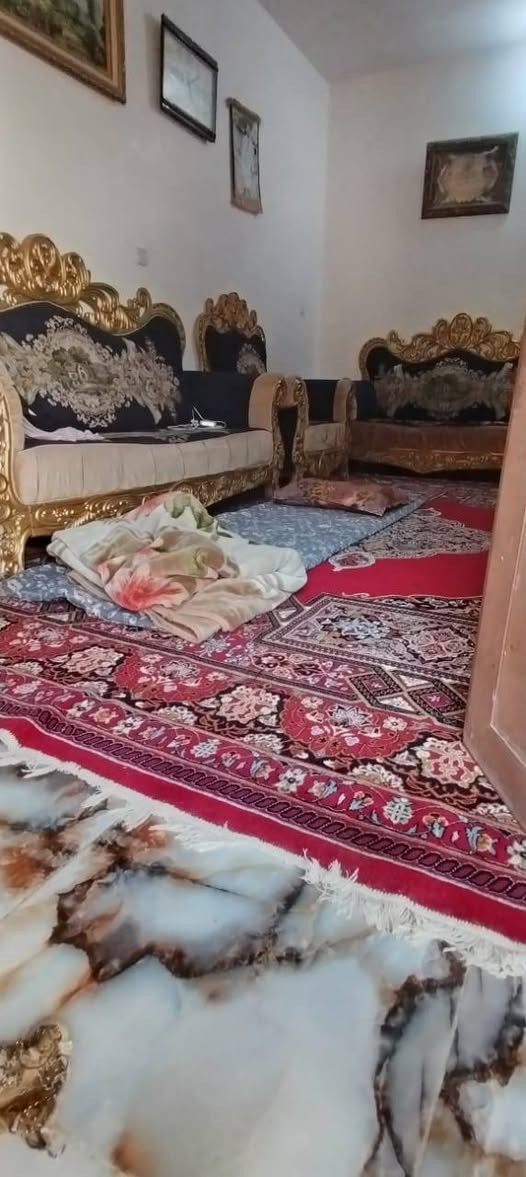 بسم الله وعلى بركة بيت 150 متر مال جناي شغل درجه اولى موقع جيد ومميز 150 متر طابقين معزول يرهم للسكن ويرهم للاستثمار العقاري السعر 88 مليون قابل للتفاوض مع صاحب العقار سامراء دوانم المعمل للاستفسار مراجعة مكتب الياقوت للعقار ***********
