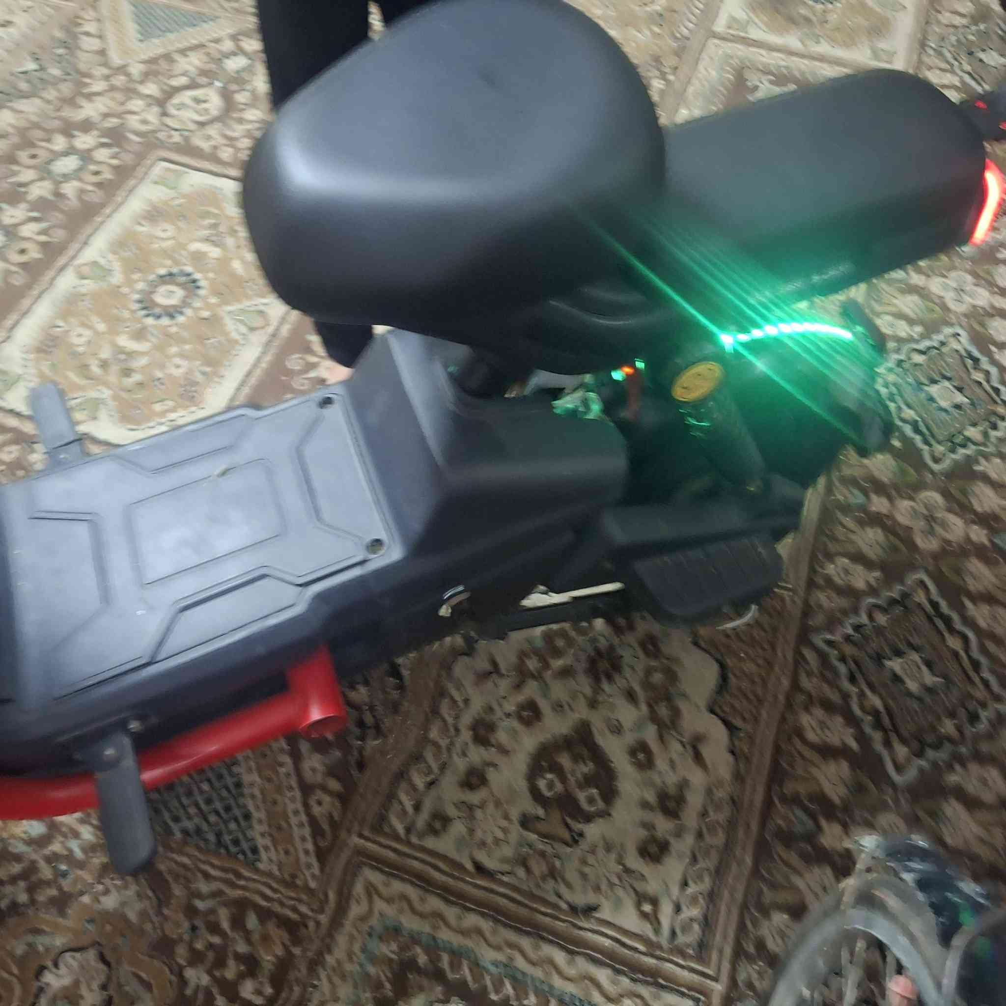 دراجه على شحن وسعر 600 الف كامله ومكمله يكزر مابيه جديدة 
*********** هذا رقم لي يريد يخبرنه
