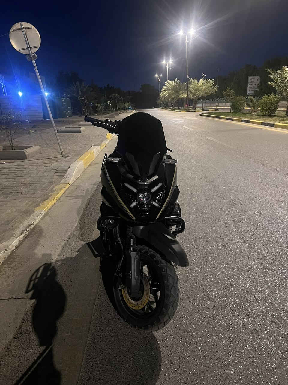 سلام عليكم
دراجه اباشي للبيع تجي ٦بطاريات 

تمشي ٩٠كيلو

سرعته90-95

دراجه بعده نضيفه صار شهر من ماخذها بيه هواي مواصفات ترجع بك مثبت سرعه بارك 3نمر وبيه مرايات مشادهن بعدهن بل كارتونه درجه نضيفه حيل وبلعافيه علياخذها

سعر مليون و٢٥٠

مكانها بغداد البياع 

رقم***********
