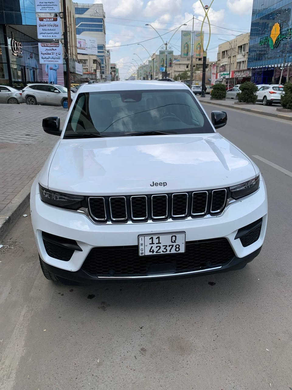 يرجى قرائه التفاصيل قبل الاتصال جيب كراند شيروكي 6 سلندر محرك 3600موديل ٢٠٢٢ السياره داخله سرقه كشر فقط اربع بوب وصندوق وبنيد يعني بدون حادث وراجعه قطع بلاديه اصليه نفس اللون يعني بدون صبغ حته الدعاميات بدون صبغ  وبدون ايرباك ماشيه 18 الف فقط  خمسه  راكب  السياره داخل جلد كشنات كهرباء تدفئه بلكشنات رادار امامي خلفي مانع تصادم توقف ذاتي رادرات جانبيه بلمري حساسات اماميه خلفيه  تدفئه ستيرن شاشه العدادات دجتل شاشه كار بلي صندوق كهرباء تبريد امامي خلفي اشاير بلمري ثلاث وضعيات قياده كير ماوس نظام منحدرات ويل كب كروم بك لايت لد سستم سماعات تشغيل عن بعد رقم بغداد بسمي شرط التحويل مكان السياره بغداد اعظميه السياره كامله برغي نقص ما بيها  تم تنزيل السعر من 300 إلى 275ورقه قفل قفل  للاستفسار ***********
