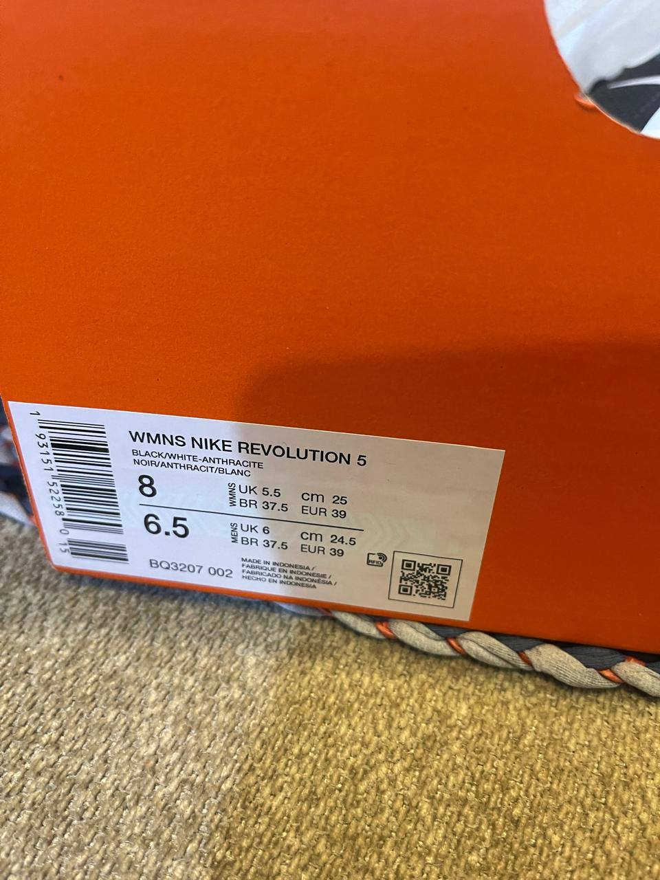 حذاء نسائي  كلارك
حذاء سبورت نايك  يرهم  نسائي  ورجالي


**إذا كنت صاحب هذا الإعلان وتريد حذفه لأي سبب، رجاءا أرسل رسالة إلى الدعم الفني**