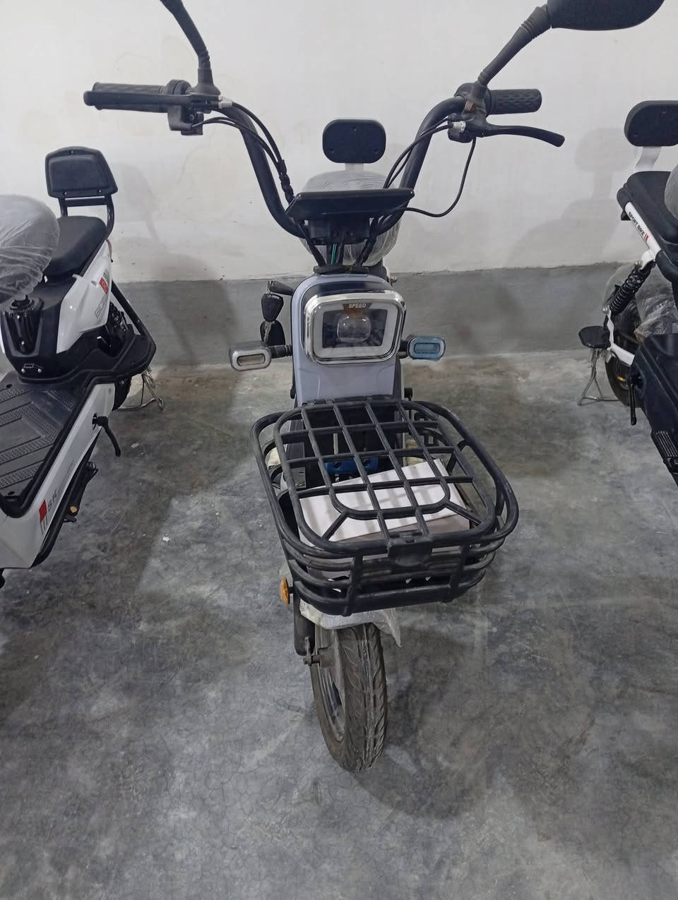 سلام عليكم ورحمه 
الوكالة من معرض مسار للدراجات الشحن
توفر لكم بيع وشراء كافةانواع الدراجات 
كا يتوفر لدينا منصة ماستر بنظام الاقصاد 
الشهريه حاملين ماستر الرافدين حصراً،
يتوفر ادوات حتياطية لكافة أنواع الدراجات 
يتوفر تصليح لكافة أنواع الدراجات الهوائية والشحن 
الاستفسار الاتصال او المراسله/***********
