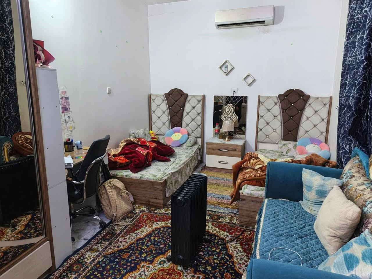 سلام عليكم بيت للبيع
كميرة قرية الحاج صبر وقريب الشارع العام 
فرع أسواق أبو أية 
البيت ٥٠ متر واقع حال  /  والواجهه ٦ متر 
مدخلين البيت  /  صحيات عدد ٢  / 
 ثلاث غرف نوم  /   سطحين مطبك شتايكر
مطبخ ٣×٣   /  هول ٣×٥   /  صحيات ١٫٥×٣
غرفتين نوم  ٣×٥   / وغرفة نوم  ٣×٣
 للاستفسار   / *********** صاحب البيت
