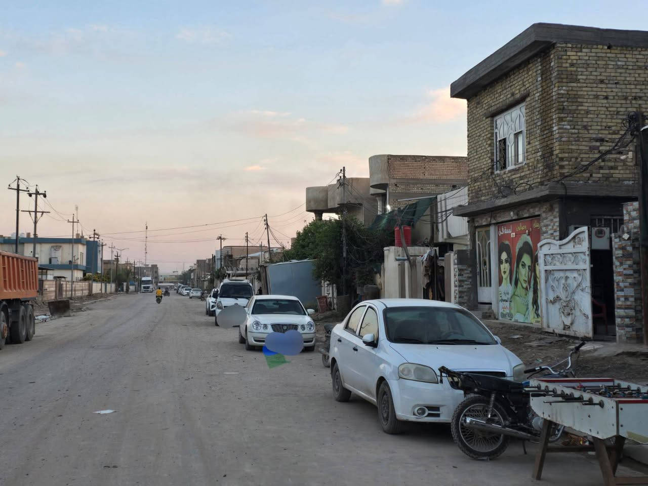 السلام عليكم بيت البيع مساحه 200 متر طابو صرف يحتوي على مشتمل
3 غرف نوم 
واستقبال 
ومطبخ 
عنوان حله حي الاساتذه
قرب المستوصف
مقابل مركز شباب 
مجاور مدرسه طه باقر الابتدائيه
قرب مركز شئون العشاير 
كامل الخدمات الاستفسار اتصل ***********
