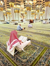 عمرتكم معنا بأذن الله المقاعد الاخيره رحلة ال 9 ليالي 2 ليله في المدين...