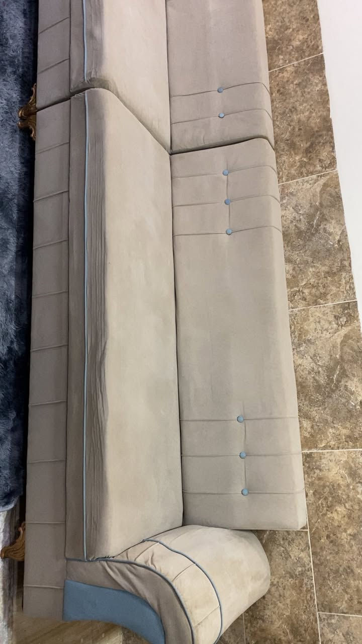 سلام عليكم تخم قنفات عشر نفرات ونضيف وكل عيب مابي مثل مموضح بل صوره ب١٧٥ رايدته وبي مجال
***********
